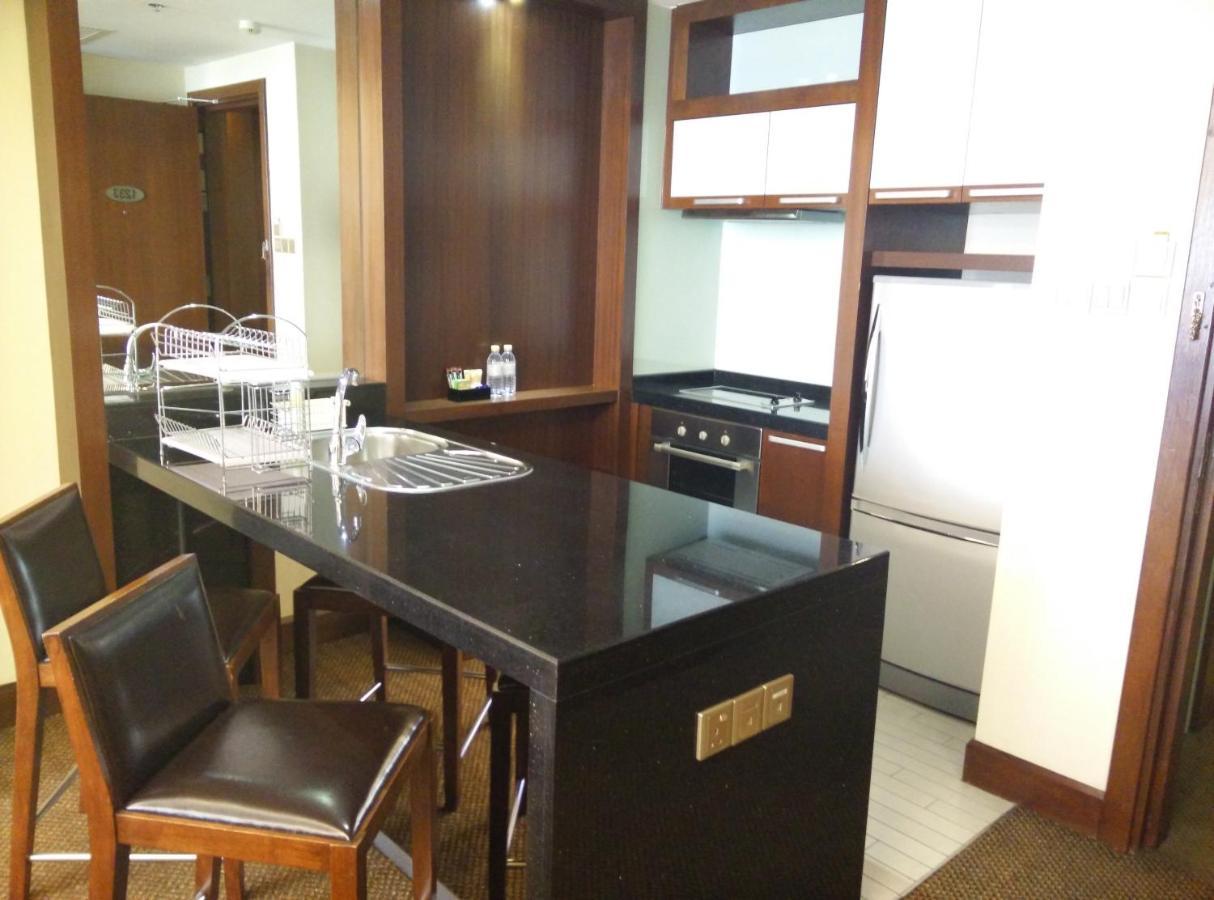 St Giles Gardens Hotel Kuala Lumpur Exterior foto A kitchen in a hotel suite