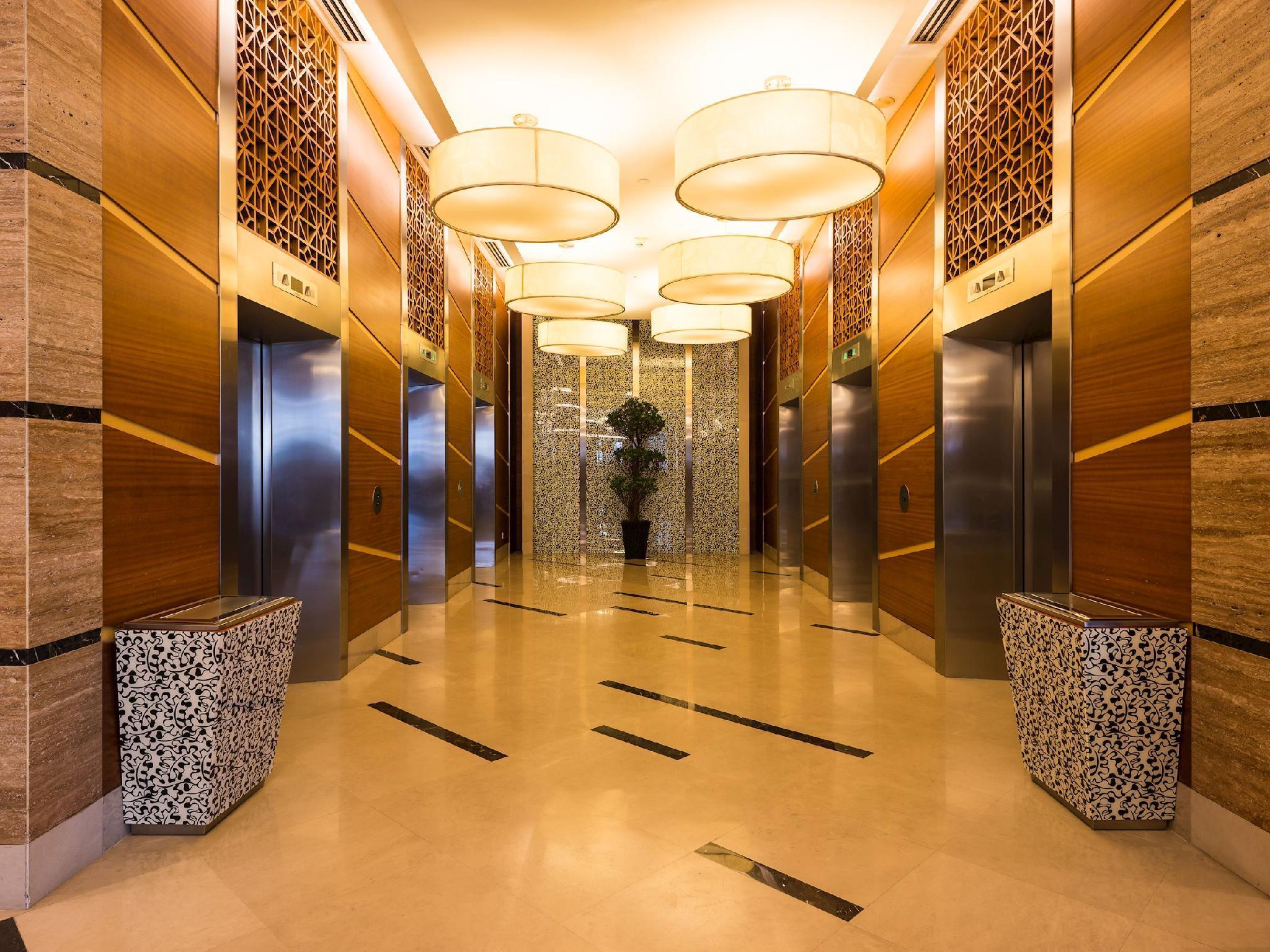 St Giles Gardens Hotel Kuala Lumpur Exterior foto The elevator lobby